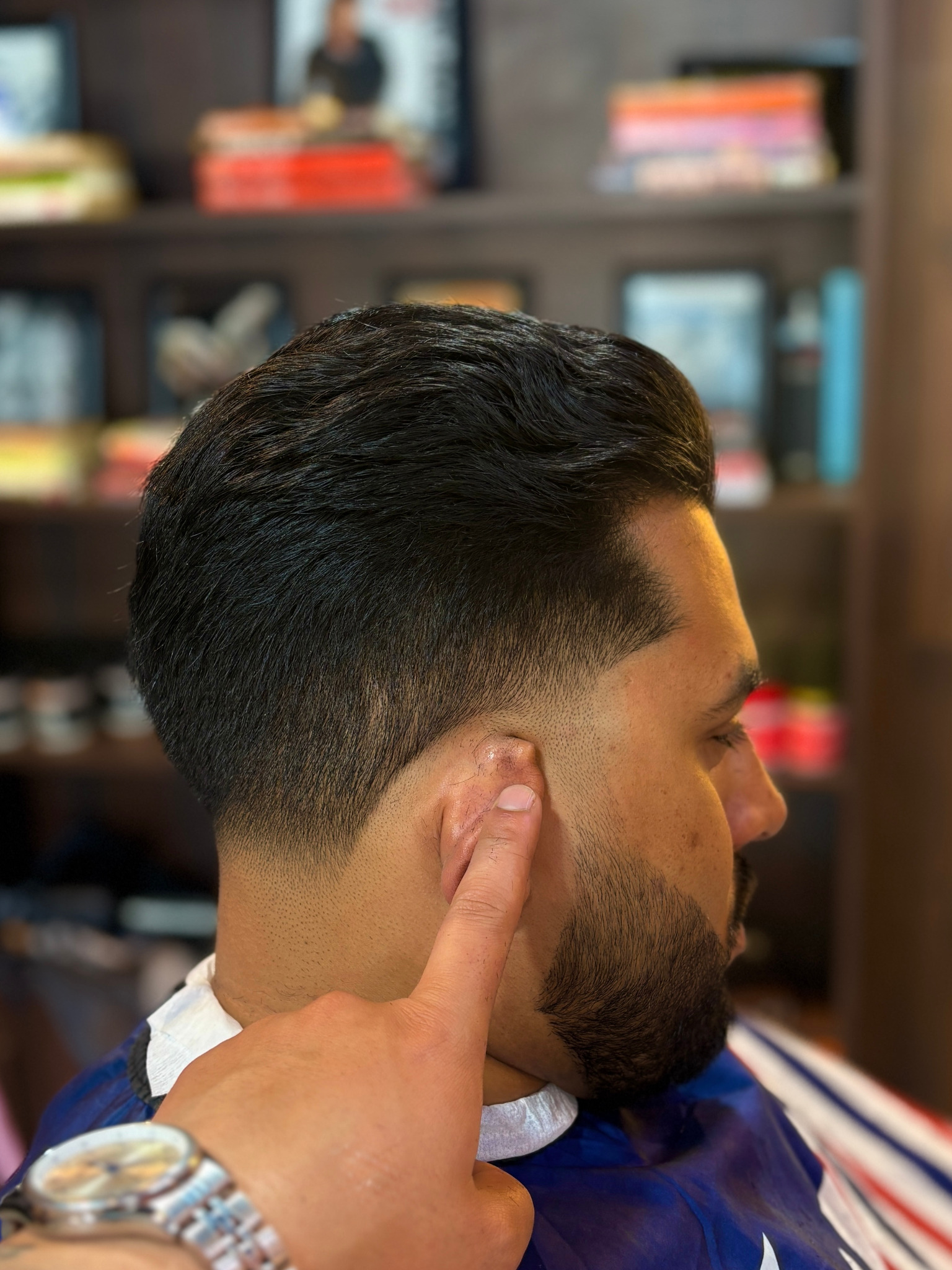 Brolis barbering detail